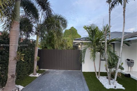 Immobilier commercial à Miami, Floride 1 chambre, 182.83 m2 № 2000956