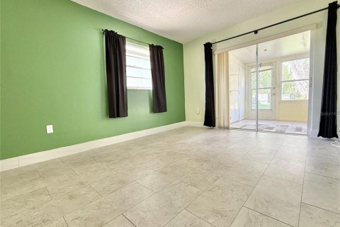 Купить кондоминиум в Нью-Порт-Ричи, Флорида 5 комнат, 91.42м2, № 2212470 - фото 8