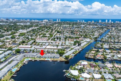 Condo in Pompano Beach, Florida, 2 bedrooms  № 1160845 - photo 1