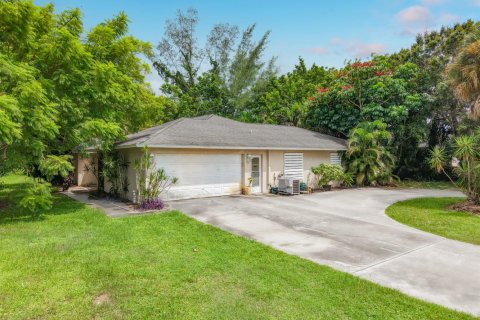 House in Naples, Florida 3 bedrooms, 152.64 sq.m. № 2362086