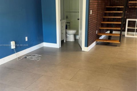 House in Miami, Florida 3 bedrooms, 160.72 sq.m. № 1997394 - photo 17