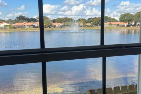 House in Miami, Florida 3 bedrooms, 160.72 sq.m. № 1997394 - photo 23