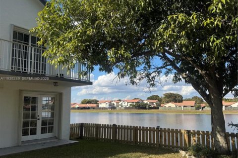 House in Miami, Florida 3 bedrooms, 160.72 sq.m. № 1997394 - photo 5