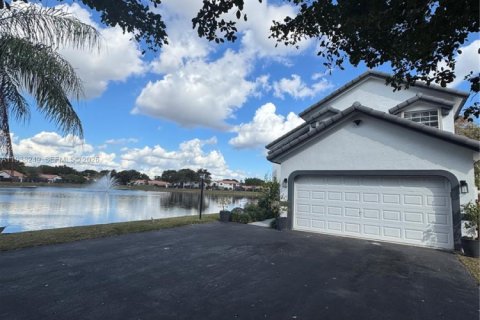 House in Miami, Florida 3 bedrooms, 160.72 sq.m. № 1997394 - photo 3