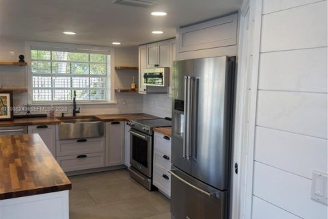 House in Miami, Florida 3 bedrooms, 160.72 sq.m. № 1997394 - photo 11