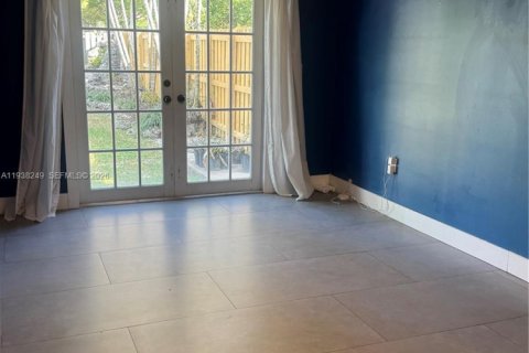 House in Miami, Florida 3 bedrooms, 160.72 sq.m. № 1997394 - photo 15