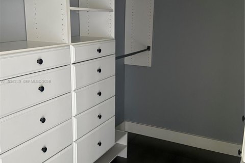 House in Miami, Florida 3 bedrooms, 160.72 sq.m. № 1997394 - photo 24