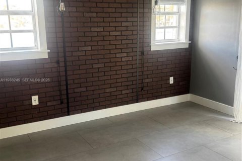 House in Miami, Florida 3 bedrooms, 160.72 sq.m. № 1997394 - photo 25