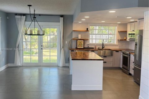 House in Miami, Florida 3 bedrooms, 160.72 sq.m. № 1997394 - photo 12