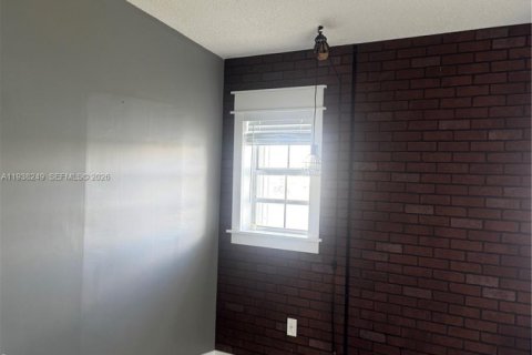 House in Miami, Florida 3 bedrooms, 160.72 sq.m. № 1997394 - photo 27