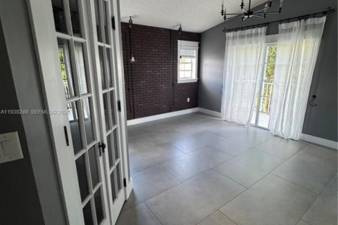 House in Miami, Florida 3 bedrooms, 160.72 sq.m. № 1997394 - photo 30