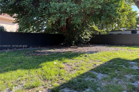 House in Opa-locka, Florida 3 bedrooms, 120.03 sq.m. № 2086430 - photo 27