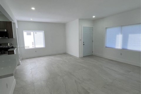 House in Opa-locka, Florida 3 bedrooms, 120.03 sq.m. № 2086430 - photo 10