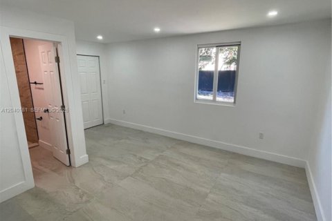 House in Opa-locka, Florida 3 bedrooms, 120.03 sq.m. № 2086430 - photo 18