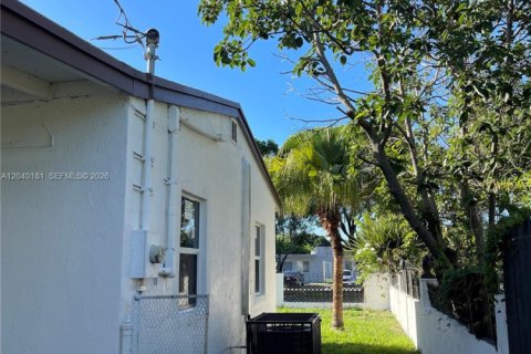 House in Opa-locka, Florida 3 bedrooms, 120.03 sq.m. № 2086430 - photo 24