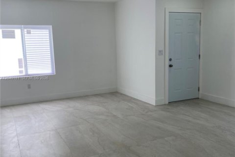 House in Opa-locka, Florida 3 bedrooms, 120.03 sq.m. № 2086430 - photo 9