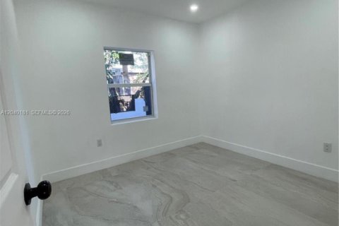 House in Opa-locka, Florida 3 bedrooms, 120.03 sq.m. № 2086430 - photo 16