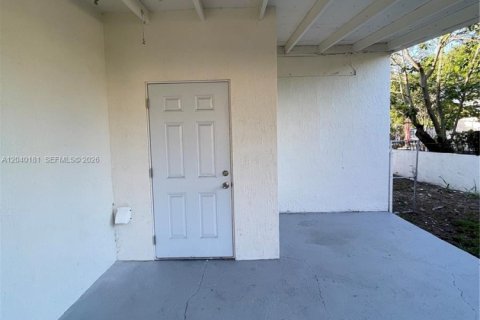 House in Opa-locka, Florida 3 bedrooms, 120.03 sq.m. № 2086430 - photo 22