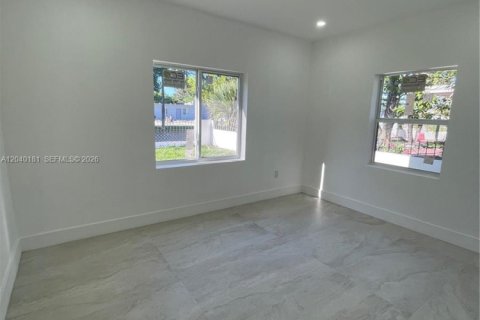 House in Opa-locka, Florida 3 bedrooms, 120.03 sq.m. № 2086430 - photo 14
