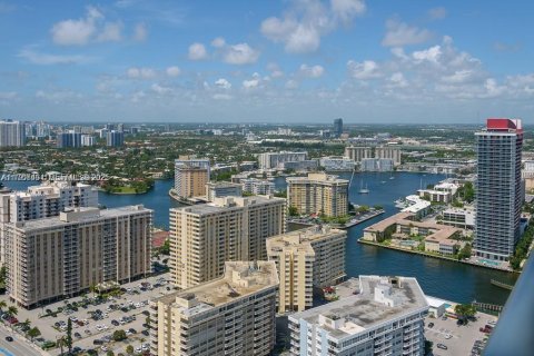 Снять в аренду кондоминиум в Холливуд, Флорида 2 спальни, 105.54м2, № 2034425 - фото 17