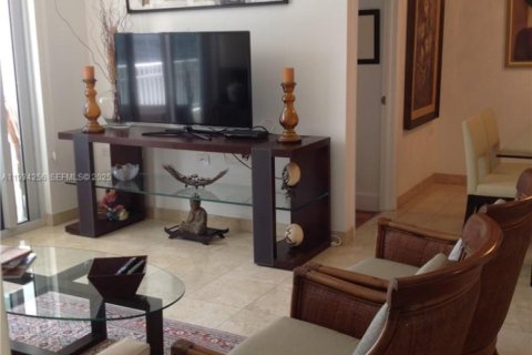 Снять в аренду кондоминиум в Майами, Флорида 3 спальни, 138.7м2, № 1992472 - фото 3