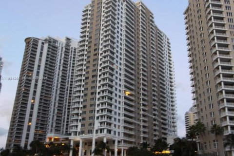 Снять в аренду кондоминиум в Майами, Флорида 3 спальни, 138.7м2, № 1992472 - фото 25