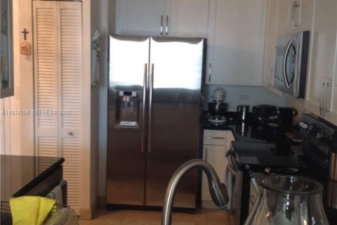 Снять в аренду кондоминиум в Майами, Флорида 3 спальни, 138.7м2, № 1992472 - фото 10