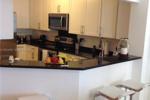 Снять в аренду кондоминиум в Майами, Флорида 3 спальни, 138.7м2, № 1992472 - фото 6