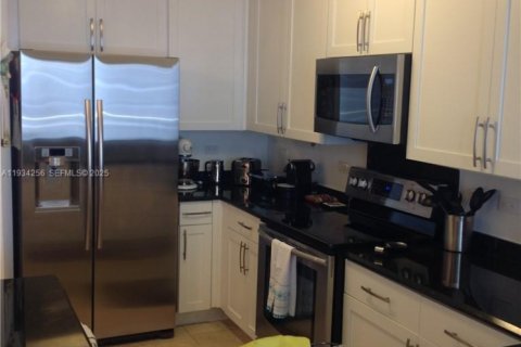 Снять в аренду кондоминиум в Майами, Флорида 3 спальни, 138.7м2, № 1992472 - фото 9