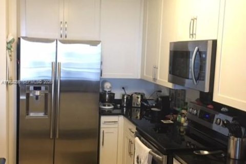 Снять в аренду кондоминиум в Майами, Флорида 3 спальни, 138.7м2, № 1992472 - фото 8