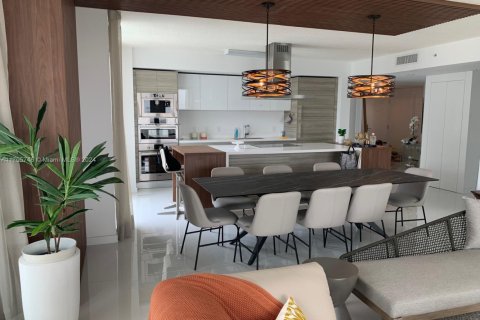 Condo in Sunny Isles Beach, Florida, 3 bedrooms  № 1763821 - photo 10