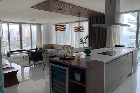 Condo in Sunny Isles Beach, Florida, 3 bedrooms  № 1763821 - photo 12