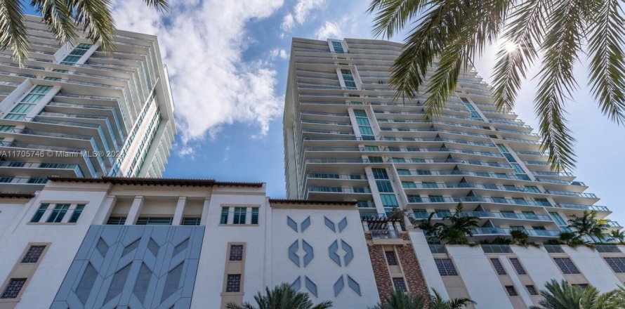 Condo in Sunny Isles Beach, Florida, 3 bedrooms № 1763821