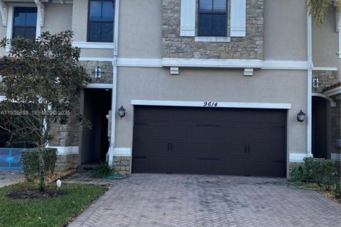 Adosado en alquiler en Parkland, Florida, 4 dormitorios, 159.23 m2 № 1993765 - foto 1