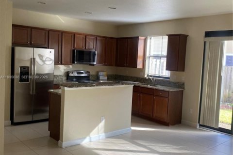 Adosado en alquiler en Parkland, Florida, 4 dormitorios, 159.23 m2 № 1993765 - foto 2