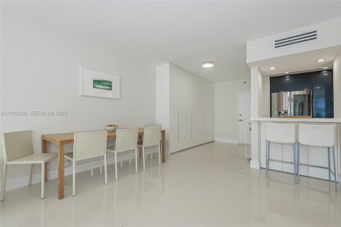 Condominio en venta en Miami Beach, Florida, 1 dormitorio, 79.15 m2 № 1990621 - foto 11