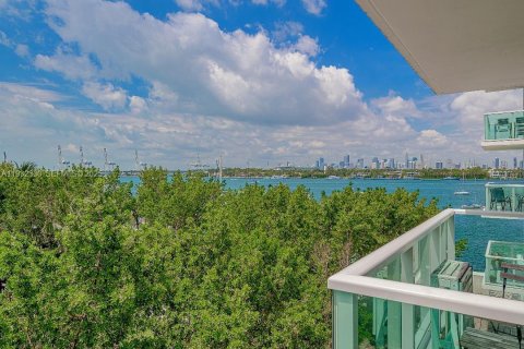 Condominio en venta en Miami Beach, Florida, 1 dormitorio, 79.15 m2 № 1990621 - foto 1
