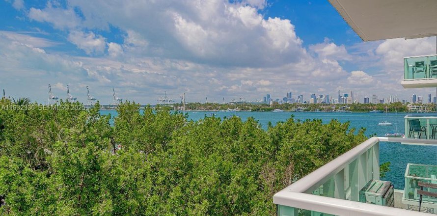 Condominio en Miami Beach, Florida, 1 dormitorio  № 1990621