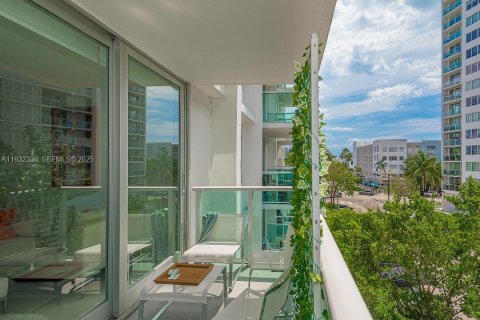 Condominio en venta en Miami Beach, Florida, 1 dormitorio, 79.15 m2 № 1990621 - foto 3