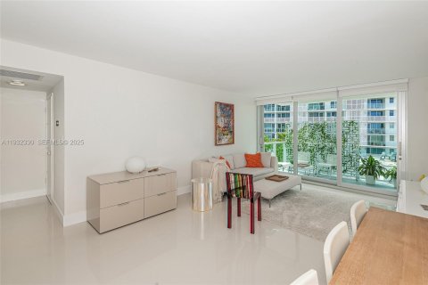 Condominio en venta en Miami Beach, Florida, 1 dormitorio, 79.15 m2 № 1990621 - foto 6