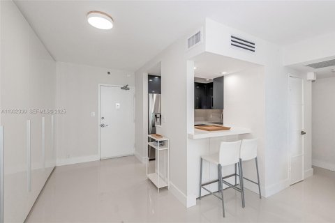 Condominio en venta en Miami Beach, Florida, 1 dormitorio, 79.15 m2 № 1990621 - foto 14