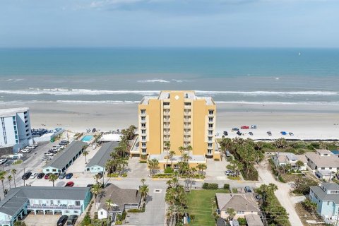 Condo in New Smyrna Beach, Florida, 3 bedrooms  № 1630451 - photo 1
