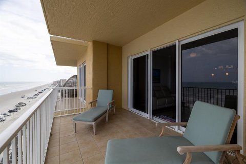 Condo in New Smyrna Beach, Florida, 3 bedrooms  № 1630451 - photo 2