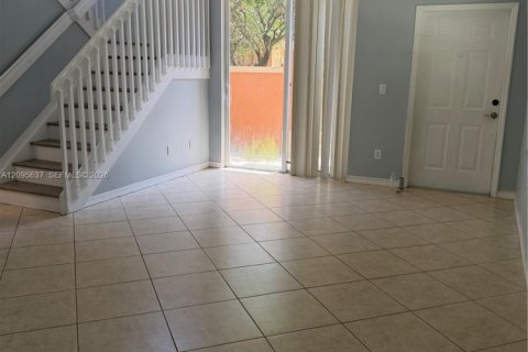 Villa ou maison à vendre à Dania Beach, Floride: 3 chambres, 129.69 m2 № 2385258 - photo 4