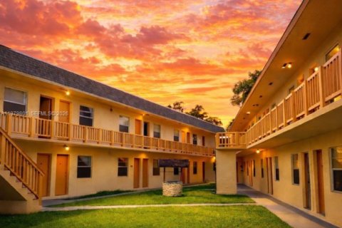 Apartment in Miami, Florida 1 bedroom, 2941.29 sq.m. № 2043858