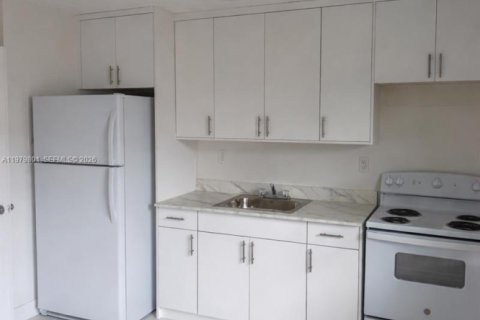 Apartment in Miami, Florida 1 bedroom, 2941.29 sq.m. № 2043858 - photo 2