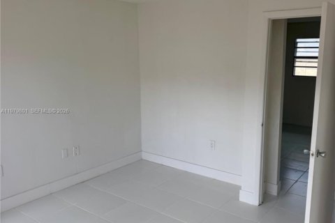 Apartment in Miami, Florida 1 bedroom, 2941.29 sq.m. № 2043858 - photo 3