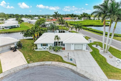 House in Bradenton, Florida 2 bedrooms, 147.25 sq.m. № 2329417