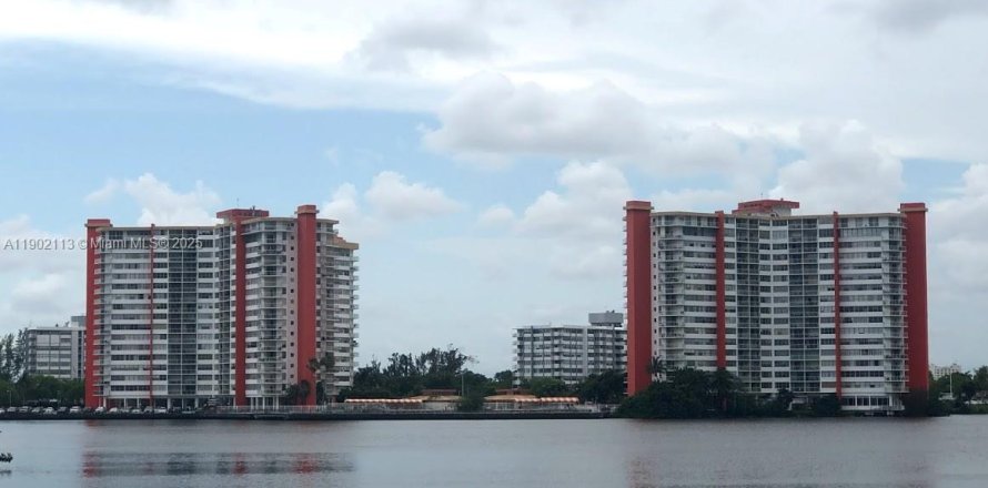 Condo in Miami, Florida, 1 bedroom  № 1953533