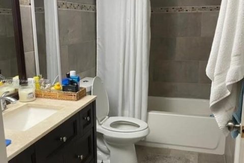 Condo in Miami, Florida, 1 bedroom  № 1953533 - photo 8